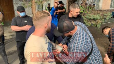 Photo of В знак протеста против возможного задержания активист Нацкорпуса порезал себе руку