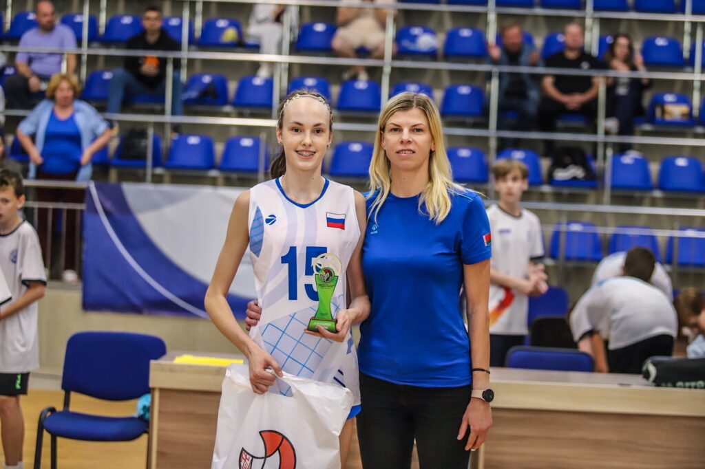 Preview Взгляд Александра Карикова на подготовку юных волейболисток России