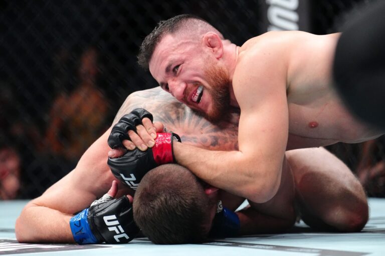 Preview Мераба Двалишвили назвали «безумцем» за послание из трех слов Кори Сэндхагену во время финальной дуэли взглядов на UFC 320