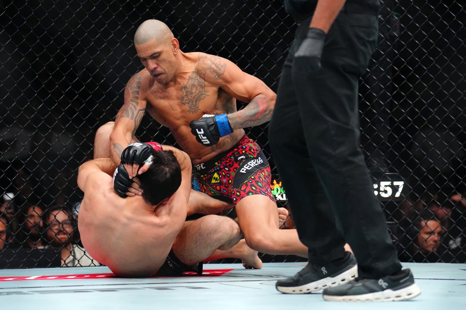 Preview Реакция Исраэля Адесаньи на триумфальный нокаут Алекса Перейры на UFC 320