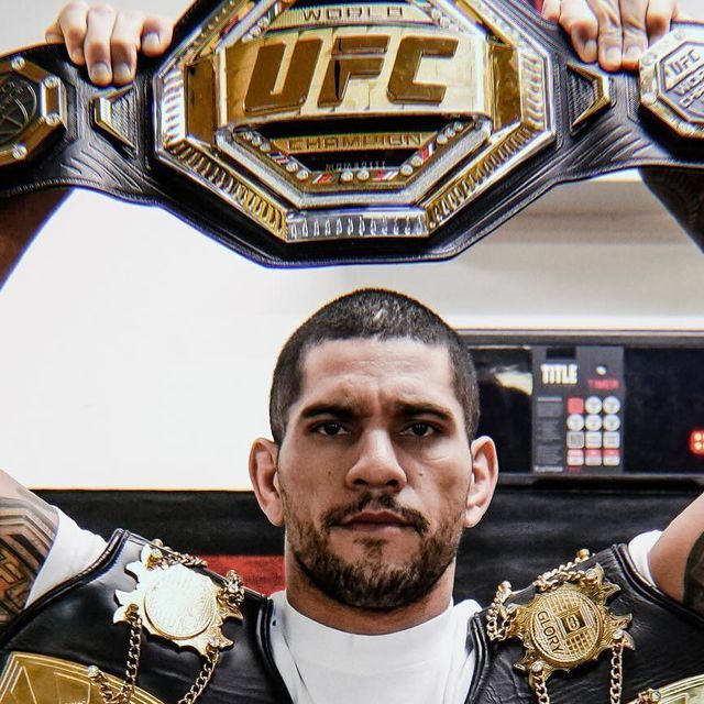 Preview Алекс Перейра признан величайшим бойцом UFC всех времен: бывший чемпион кардинально меняет мнение